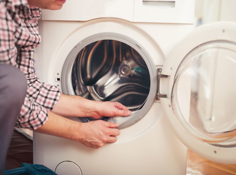 Técnico Reparando Lavadora/Secadora Zanussi Técnico Reparando Lavadora/Secadora Zanussi